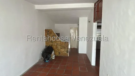 # 26- 19435 Alquiler Casa Acogedora Con Patio Y Ubicación Estratégica Urb La Puerta Cabudare,lara Gm #