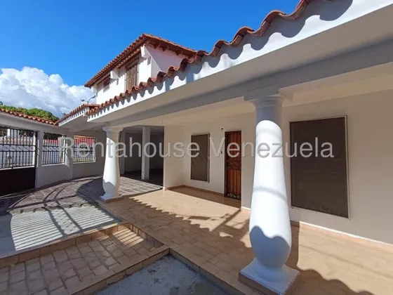 Espaciosa Casa En Venta, Urb. Los Overos Norte, Encrucijada De Cagua-turmero, 25-13660 Mv