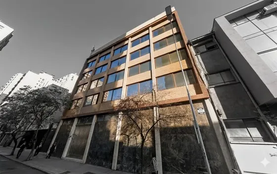 Local Comercial En Arriendo En Santiago 2300 M2