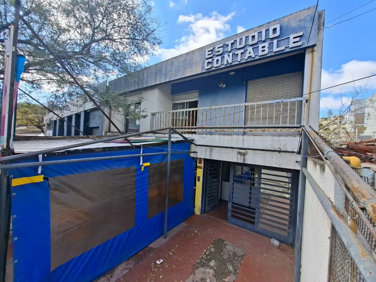 For Sale: PH with 2 Bedrooms, Patio and Garage – Commercial Apartment