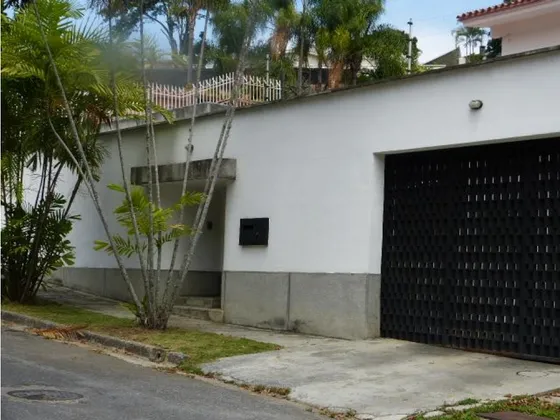 Se Vende Casa 837m2 Prados Del Este 0372