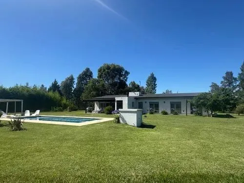 Casa En Venta - 3 Dormitorios 2 Baños - 11.250mts2 - San Miguel Del Monte