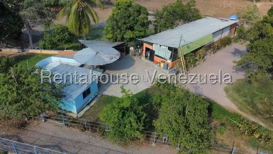 %% Raiza Suarez Vende Estrategica Finca En Yaritagua 2 5 9 8 7 2 Posee 1 Casa 1 Galpon Caballerizas 1 Pozo De Agua Totalmente Cercado A Pocos Metros De La Carretera Asfaltada Visítala                 