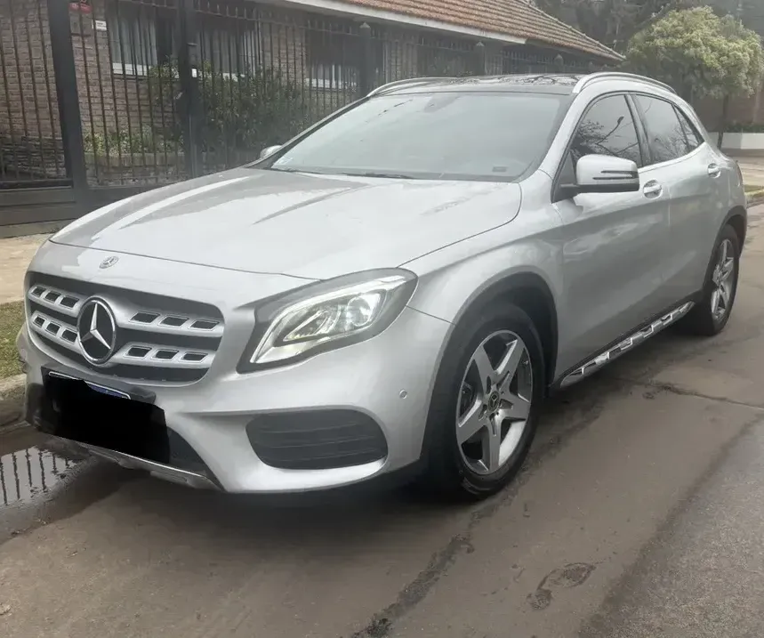 Mercedes-Benz GLA Class GLA250 AMG-Line 211 HP