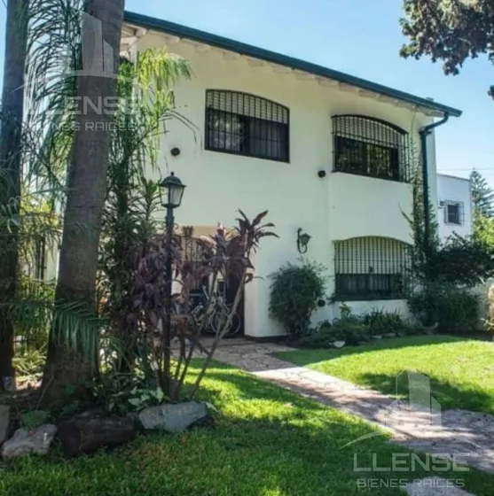 Casa 5 Ambientes Con Jardín Y Piscina En Venta - Bernal Centro