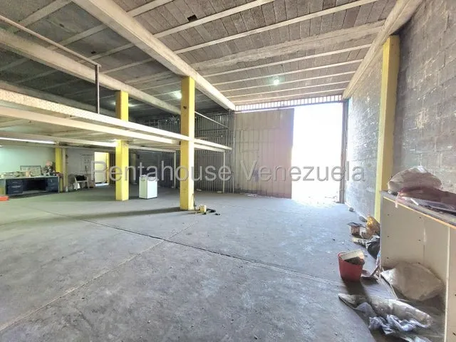 Daniela Linarez Alquila Locales/galpones Comerciales En Zona Del Centro Oeste De Barquisimeto Posee 2 Niveles Zona De Fácil Acceso Alto Trafico Vehicular Y Peatonal Contactame!                        