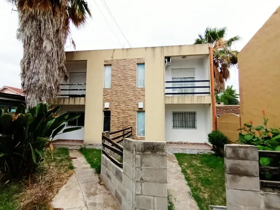 Dúplex En Venta De 2 Dormitorios C/ Cochera En Luis Guillón