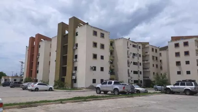 Venta Apartamento Resid. Pomarrosa, Paraparal