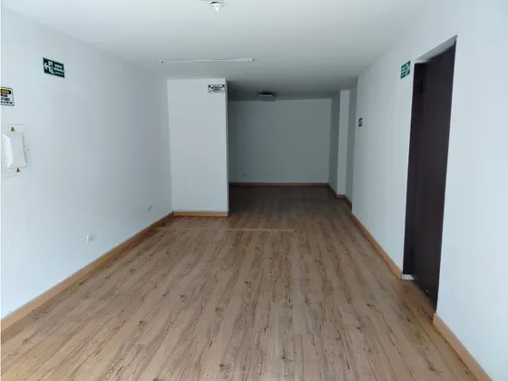 Local En Arriendo, El Lago, Sector Comercial Y Empresarial