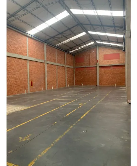 Bodega Industrial En Arriendo, Montevideo