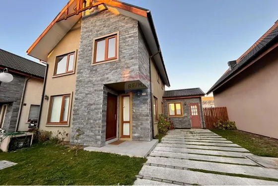 Tu Hogar Ideal En Condominio De Brisas Del Sol!