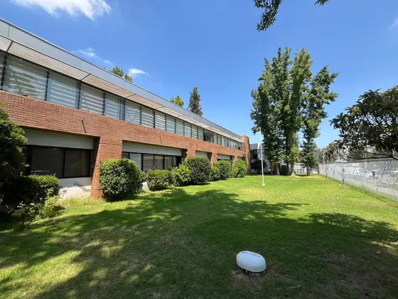 Propiedad Industrial Con Oficinas Corporativas En Macul