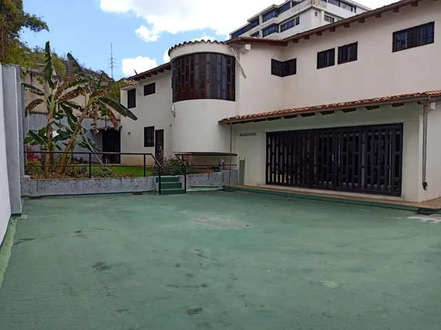  Se Vende Amplia, Acogedora Y Moderna Casa En Colinas De Santa Mónica. (r.o)