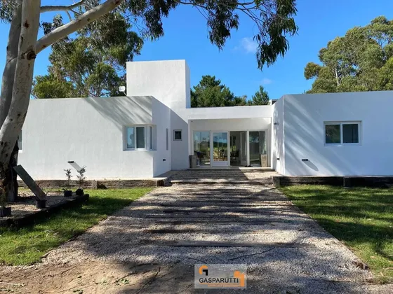 Casa En Venta En Costa Esmeralda Barrio Ecuestre 5 Ambientes