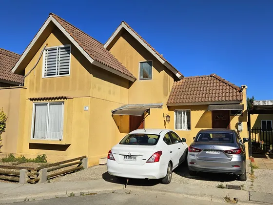 Se Remata Min Uf4.000 - Casa Llanos De Curauma, 4d 2b 2e 1of