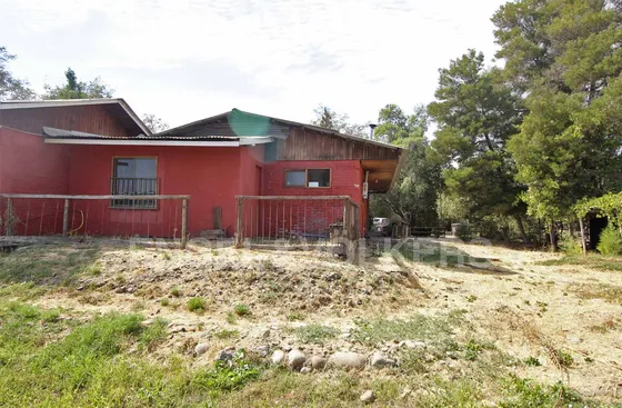 Casa De Campo En Amplio Terreno