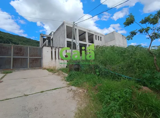 Edificio Los Olmos Al 400 Esquina Los Juncos