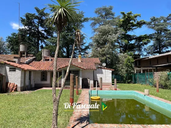 Venta Casa Quinta Con Tres Dormitorios, Parque Y Pileta - La Reja Sur