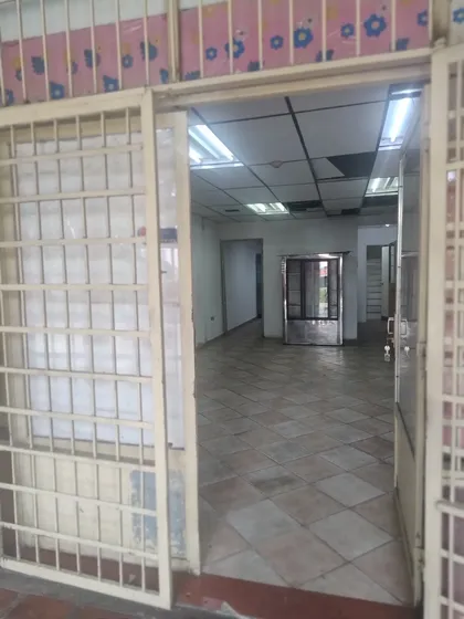 En Alquiler Local De 2 Niveles En El Centro Comercial La Posada. Morro I (66 M2 Planta Baja Y Mezanina De 33m2) Incluye: 2 Baños Depósito Pequeño Lavaplato Lámparas Puerta Principal De
