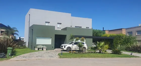 Casa 5 Ambientes En Venta. Lagos De Canning 1