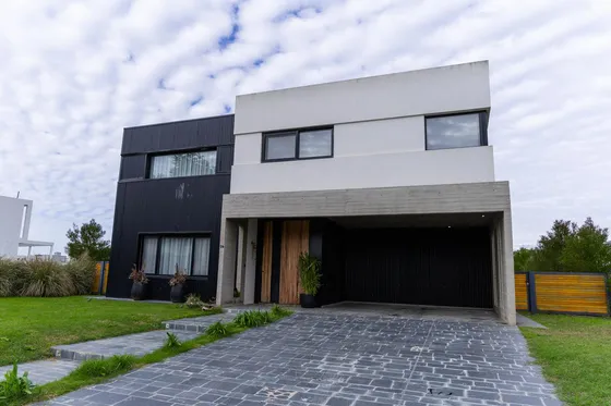 Casa En Venta 5 Ambientes En Puertos Del Lago, Escobar