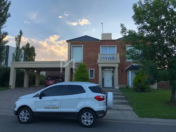 Casa  En Venta Ubicado En San Agustín, Villanueva, Tigre