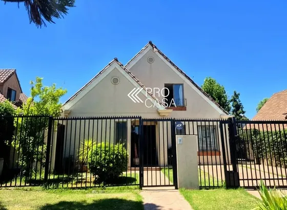 Casa En Venta 4 Dor Cerca De Colegio Huinganal, Lo Barnechea