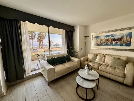 Departamento En Venta De 4 Dorm. En Algarrobo