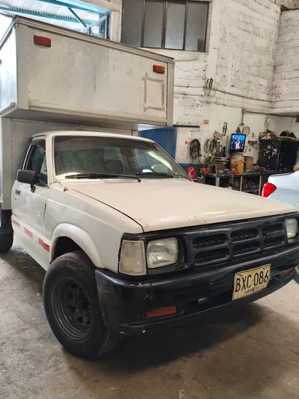 Mazda B2200 2.2 B2200