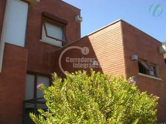 Casa En Venta De 4 Dorm. En Las Condes