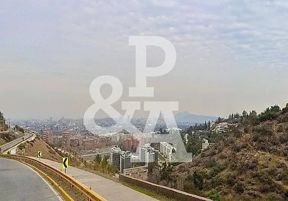 Excelente Sitio / Lo Curro