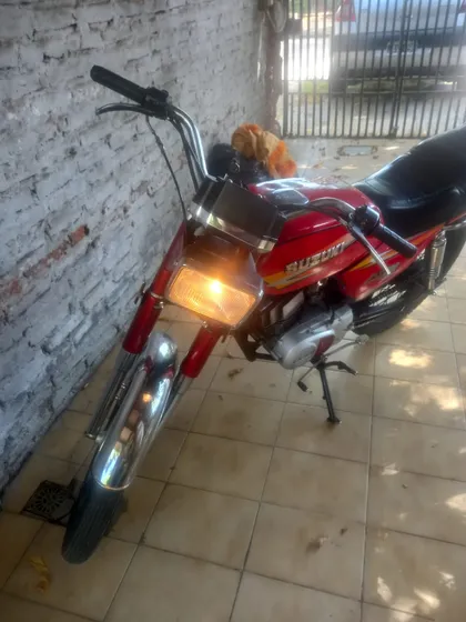Vendo O Permuto Por Moto 110 O 125cc, Suzuki Ax 100 Año 2012
