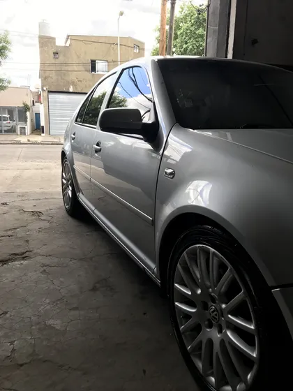 Volkswagen Bora 1.8 Highline T 180cv Cuero