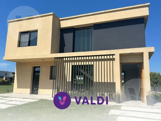 Casa En Venta Con Renta - Barrio La Providencia, Canning