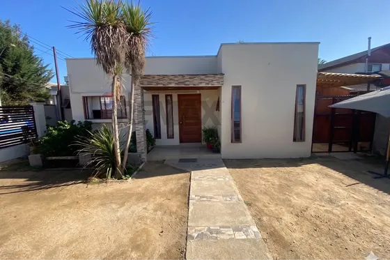 Casa De Esquina Con Local Comercial