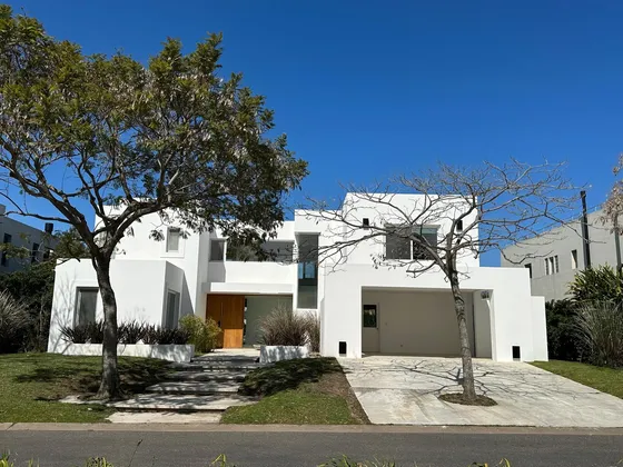 Casa En Venta Y Alquiler En El Golf, Nordelta