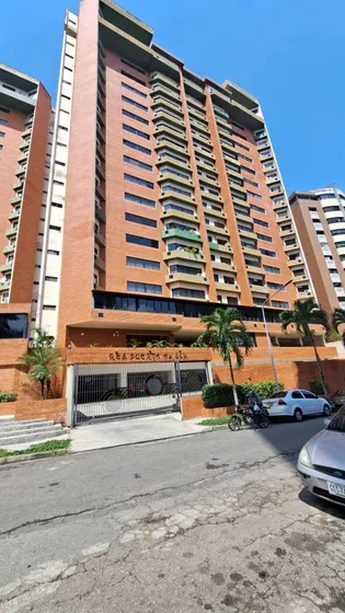 Angelica Rivas Vende Apto, Res Puerta Al Sol, Urb El Bosque.