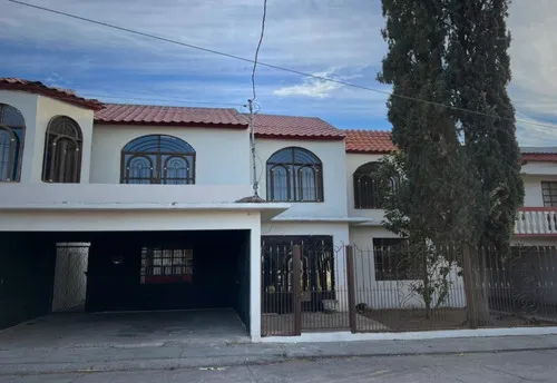Amplia Casa En Fraccionamiento Flores Magon