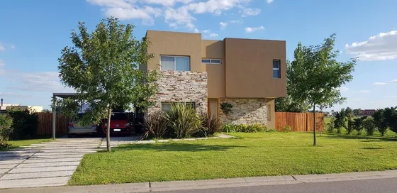 Casa En Venta - 4 Dormitorios  4 Baños 2 Cocheras - 860mts2 - Escobar