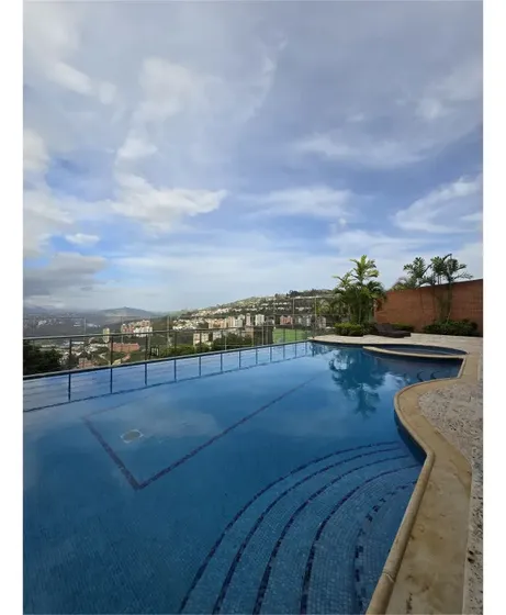 Casa En Venta De 1.300 M2- Urb. Los Naranjos