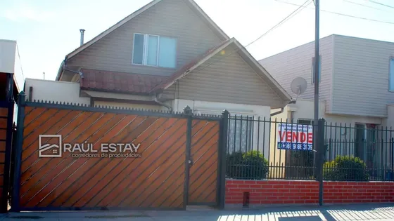 Casa En Venta De 3 Dorm. En Los Andes