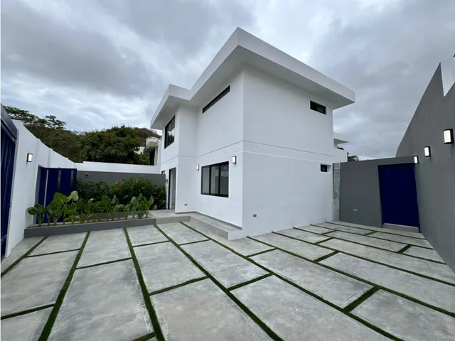 Casa Moderna A Estrenar En El Cafetal Calle Cerrada