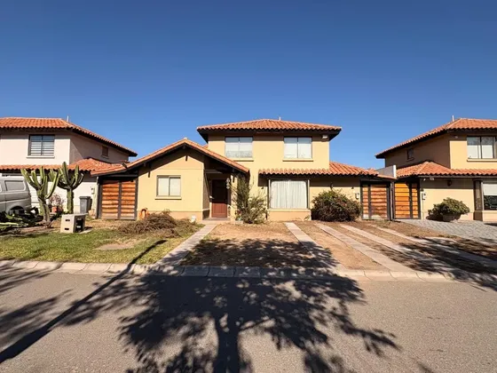 Hermosa Casa En Condominio 5d-4b-4e, 350 Mts, Padre Hurtado.