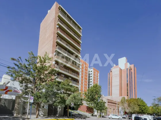 Departamento En Alquiler.4 Dormitorios.2 Cocheras.