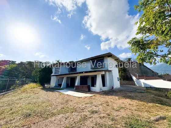 LG Vendo Casa A Remodelar De 1000 Mtrs De Terreno La Mejor Inversión La Urb Valle Arriba, Oportunidad Única De Comprar En La Mas Exclusiva Urb. De Caracas Zona De Embajadas