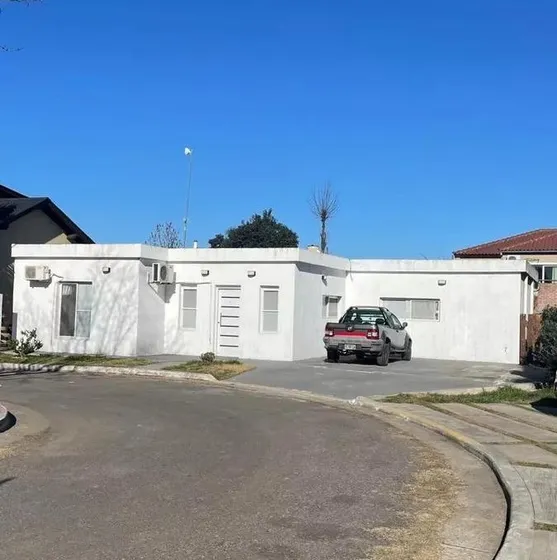 Casa En Venta - 2 Dormitorios 2 Baños - 400mts2 - Ezeiza