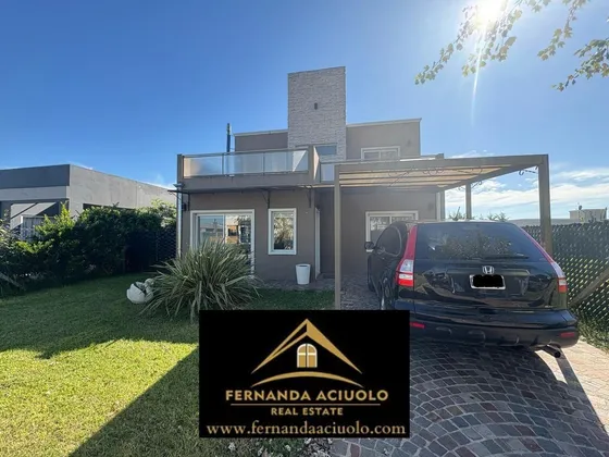 Hermosa Casa En Venta En Laguna Azul