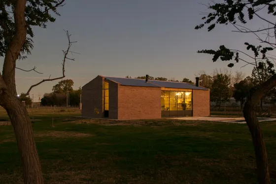 Casa Quinta Con Pileta Y Amplio Lote De 3200 M2