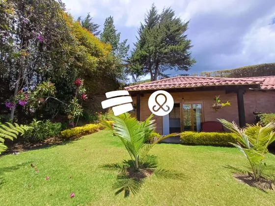Casa En Venta De Un Nivel, Unidad Cerrada, Alto Del Escobero, Envigado