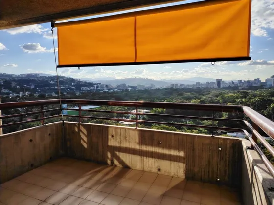 Apartamento En Alquiler, Situado Justo Frente Al Hermoso Parque Del Este, En La Carlota (13a)